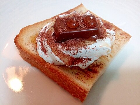 ホイップとミルクチョコレートの食パン